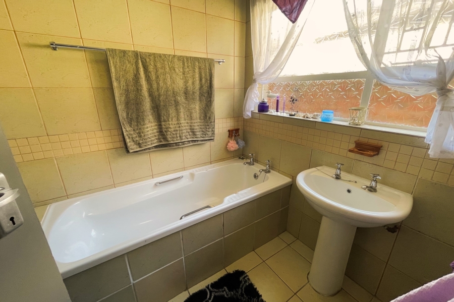 3 Bedroom Property for Sale in Universitas Free State